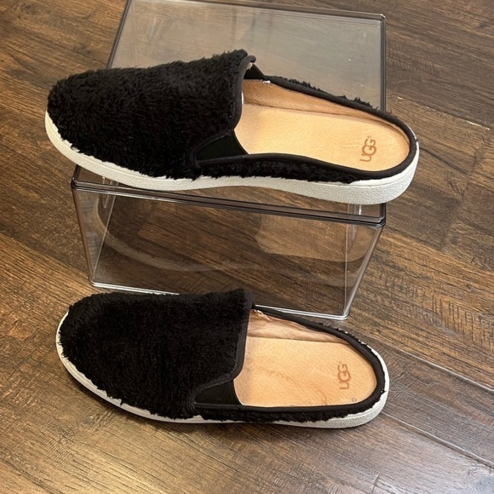 UGG Women’s Luci Faux Fur Slip-On Sneakers Size Women’s 11 Color Black